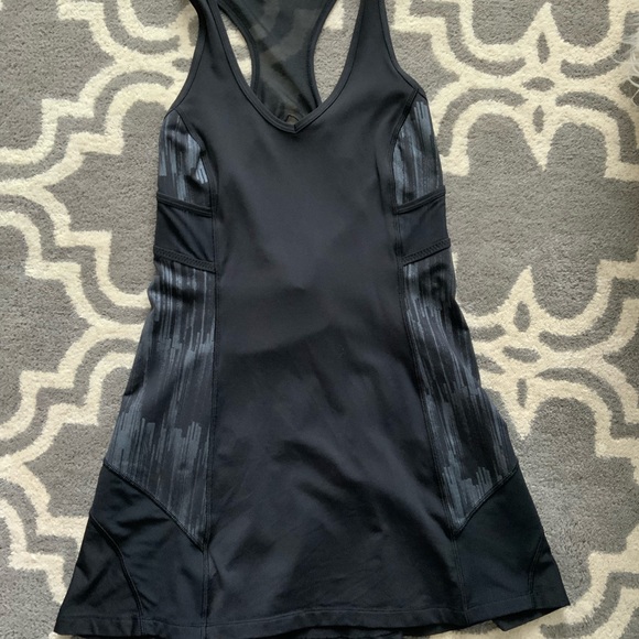 Dresses & Skirts - Lululemon tennis dress -size 6